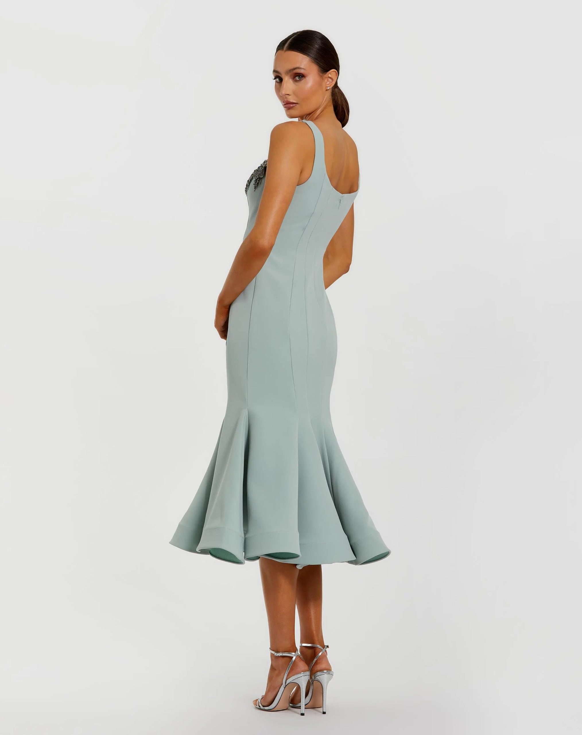 Green Sleeveless Midi Dress With Floral Embellishments - Image 3
