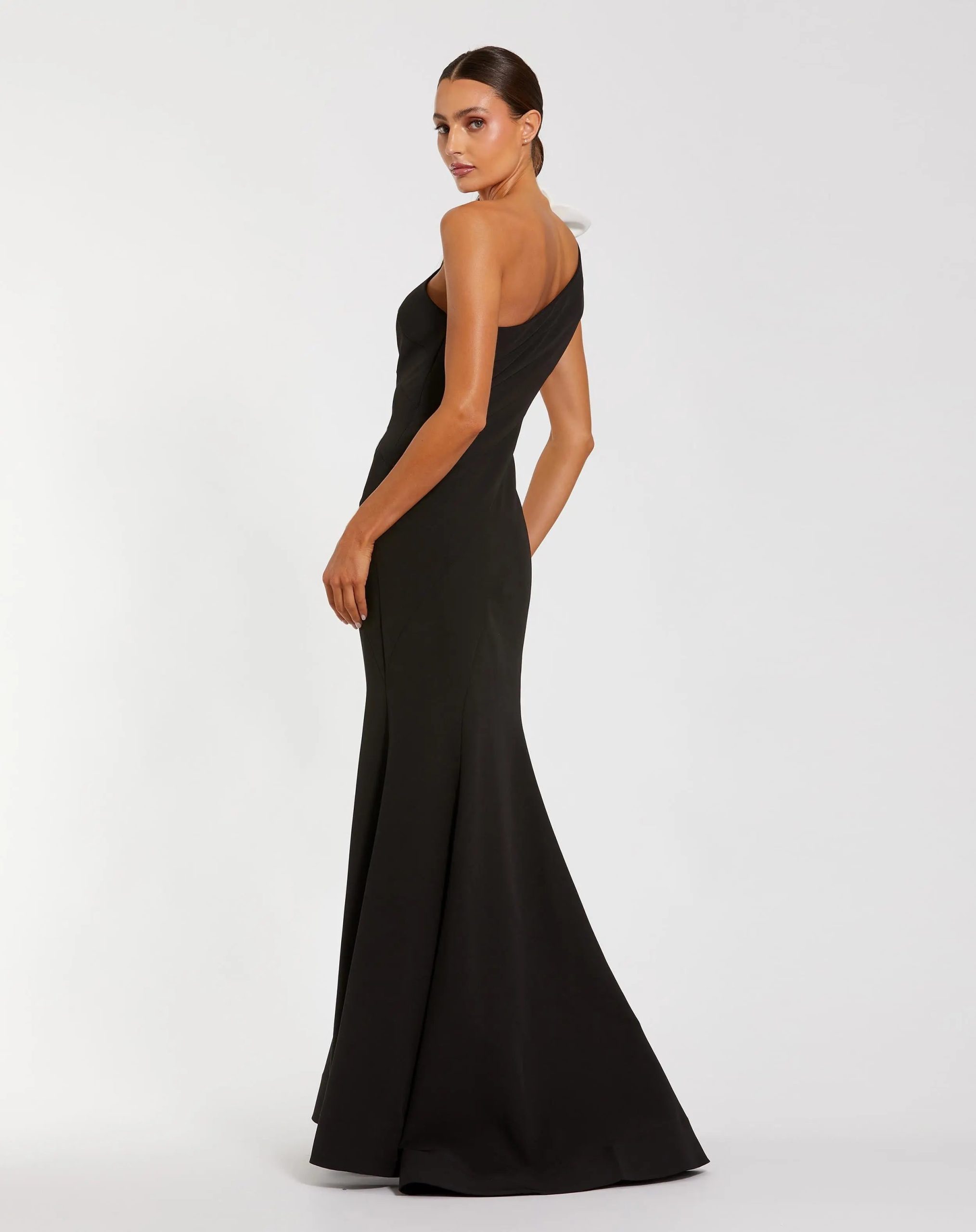 Black One Shoulder Mermaid Gown With 3D Flower - Image 3