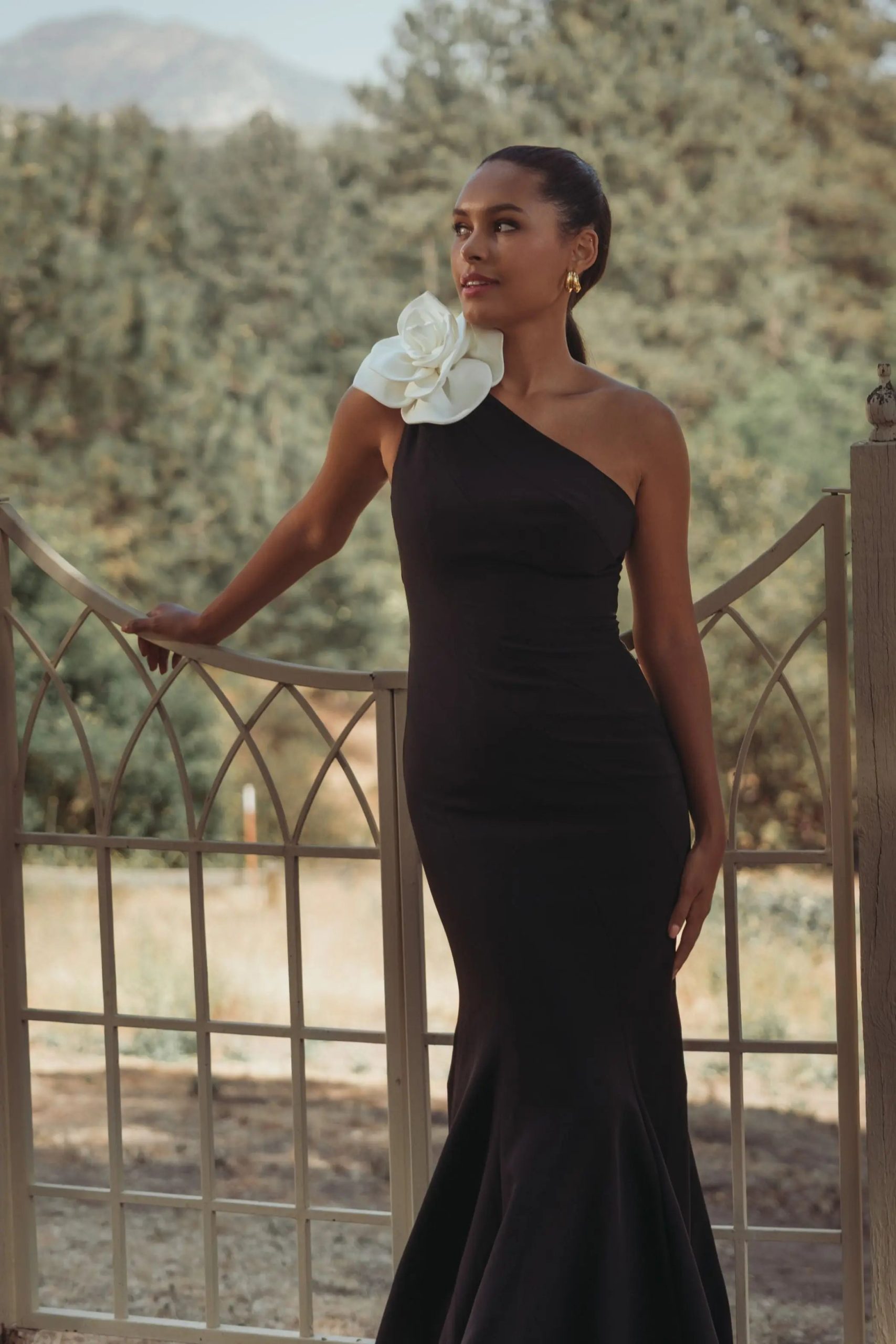 Black One Shoulder Mermaid Gown With 3D Flower - Image 6