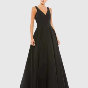 Black Classic Sleeveless A-Line Gown with Pockets