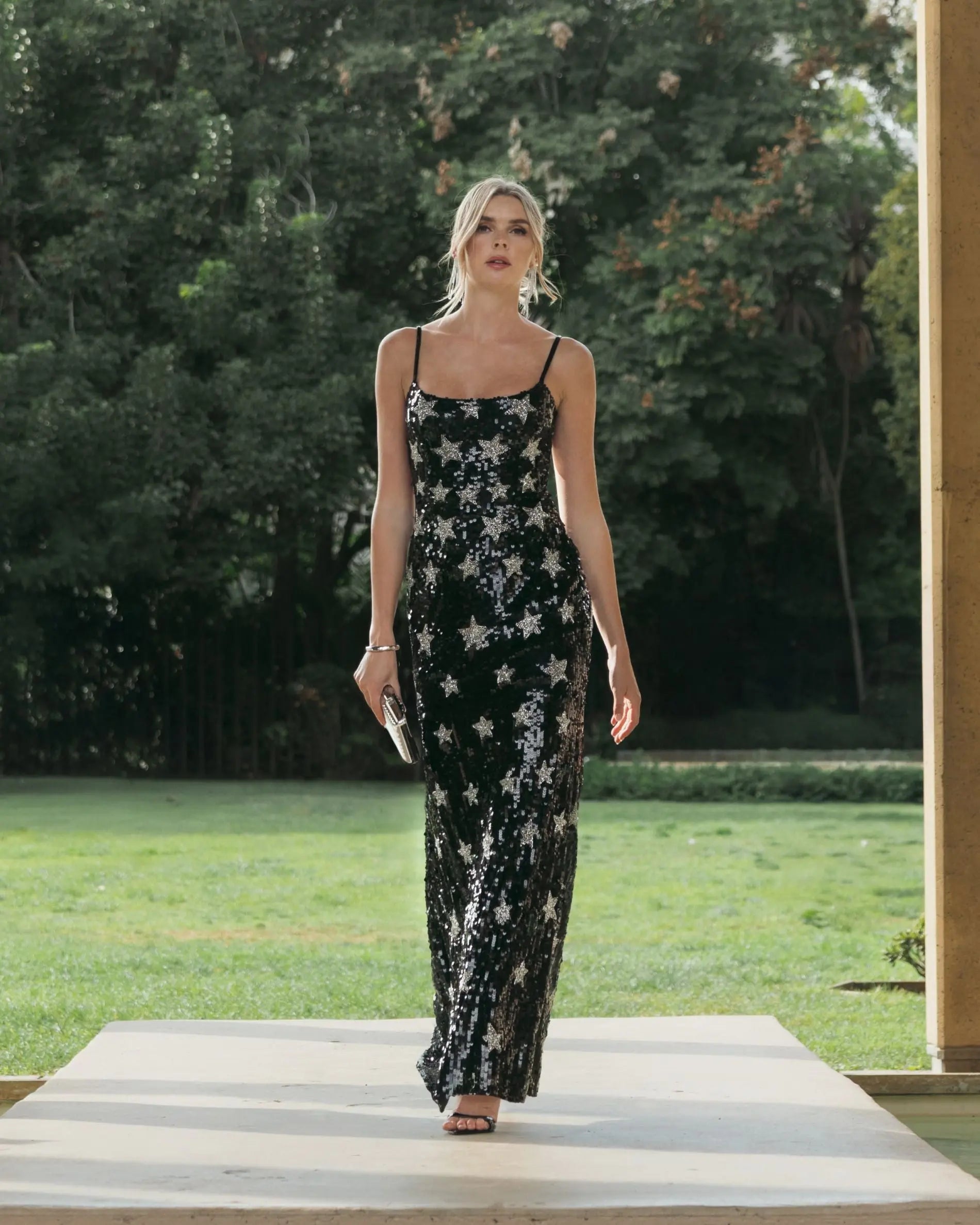 Black Star Embellished Sleeveless Sequin Gown - Image 4