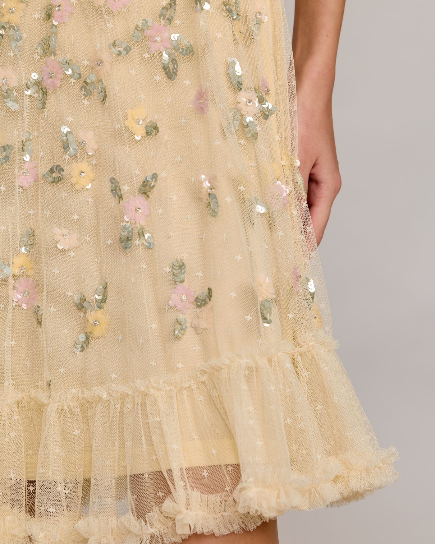Yellow Sleeveless Sequin Embellished Dress - Image 3